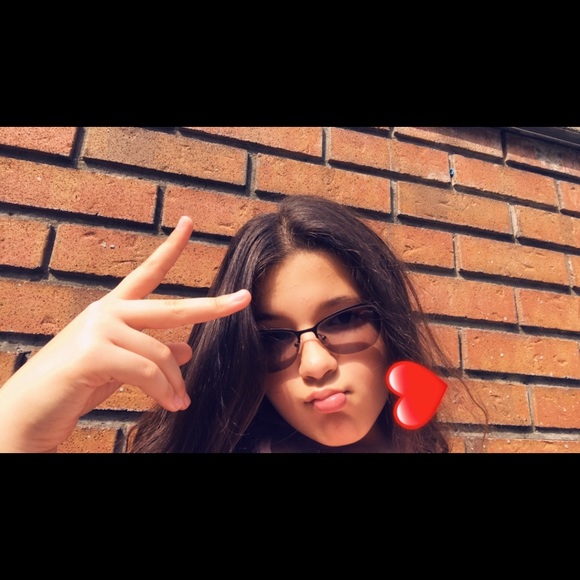 Meet your Posher, Mya - Picture 1 of 1